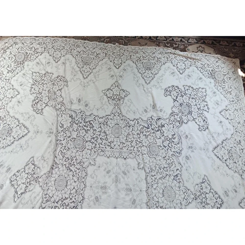 Quaker lace tablecloth 60 X 82   #9